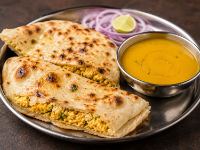Paneer Naan w/ Butter Gravy